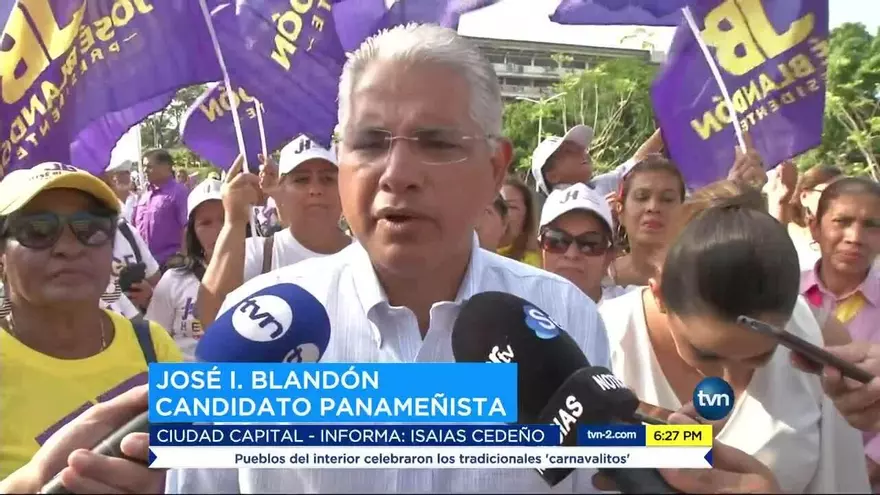 Blandón se reúne con grupo de mujeres