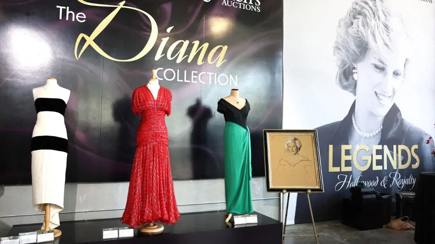 Parte de la colección de trajes de la fallecida princesa Diana.