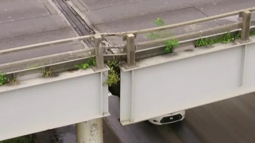 Inhabilitan puente en Villa Lucre