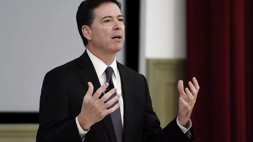 En la imagen, el director del FBI, James Comey.