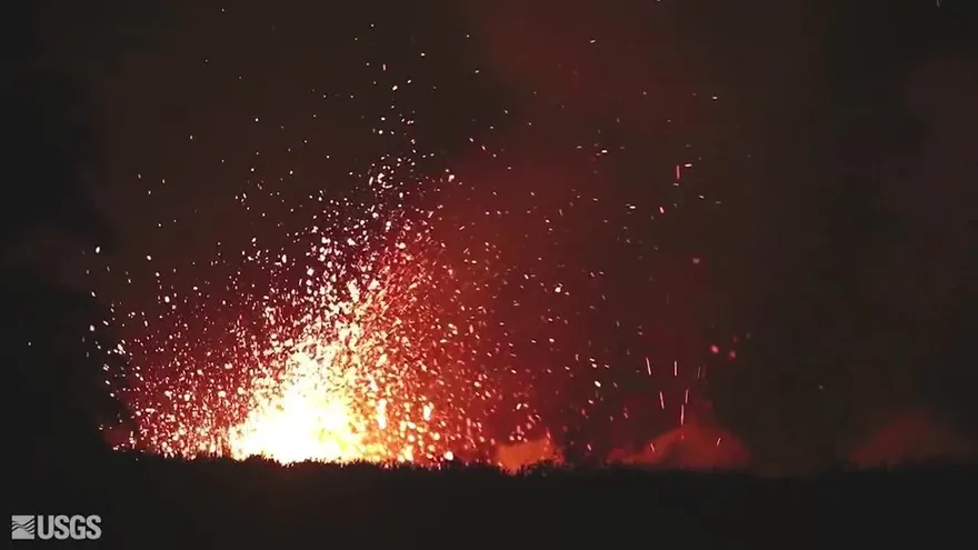 Lava de volcán en Hawái aísla casas y obliga evacuaciones