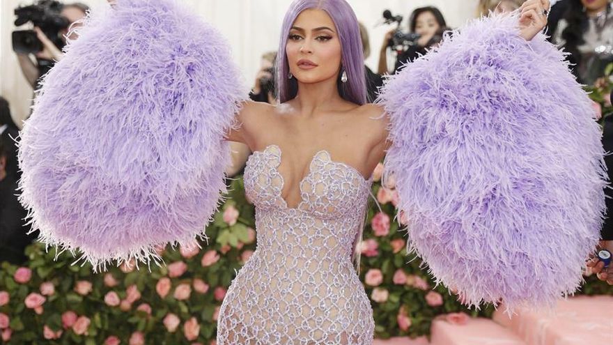 Kylie Jenner posa en la alfombra roja de la Gala Met de 2019 celebrada este lunes, en Nueva York (EE.UU.).