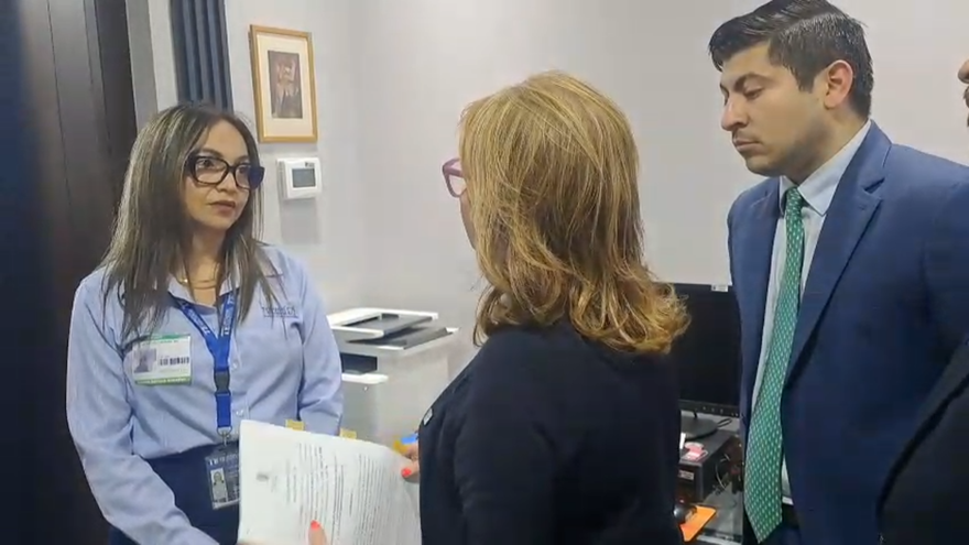 Diputada Paulette Thomas es notificada de que mantiene un proceso abierto por revocatoria de mandato.
