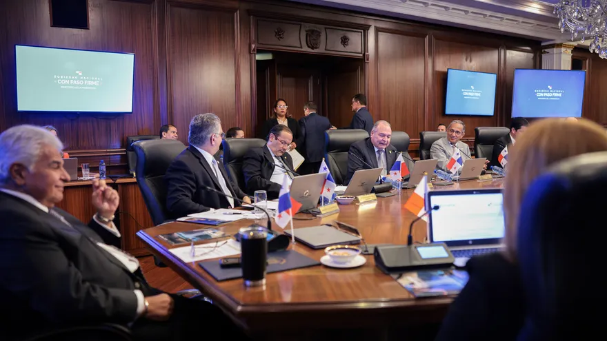 El Consejo de Gabinete.