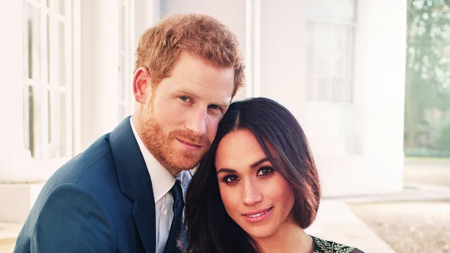 Fotografía oficial del compromiso del príncipe Enrique de Inglaterra y de la actriz estadounidense Meghan Markle