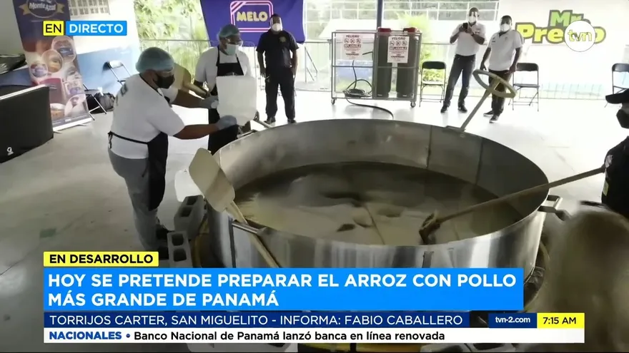 Panamá cocina el arroz con pollo más grande del país