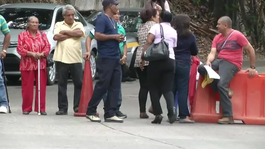 Afectados por dietilenglicol protestan en la CSJ