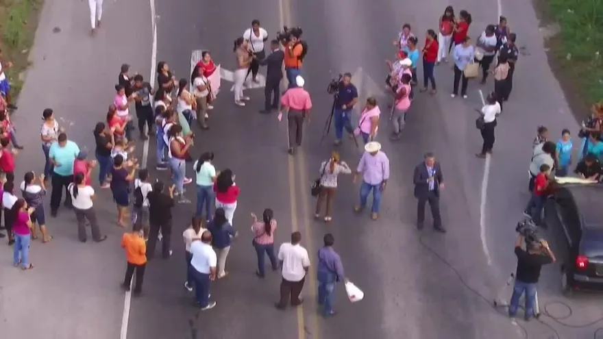 Protestan para exigir reparación de un colegio en Chilibrillo