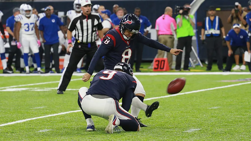 Nick Novak (8) anotó el gol de campo decisivo