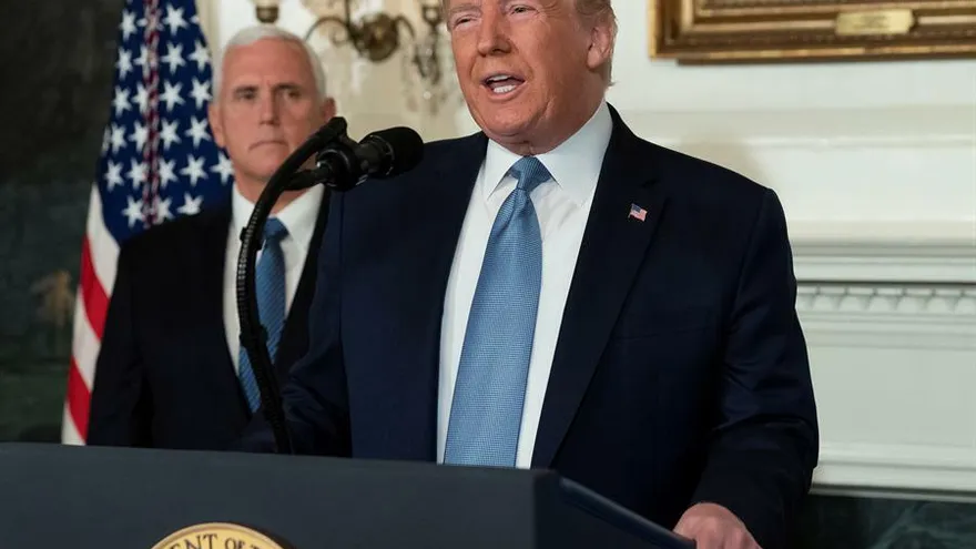 El presidente Donald Trump condenó en una conferencia de prensa el "supremacismo blanco" a raiz de dos atentados que tuvieron lugar durante el fin de semana en dos ciudanes estadounidenses, dejando varios muertos y heridos.