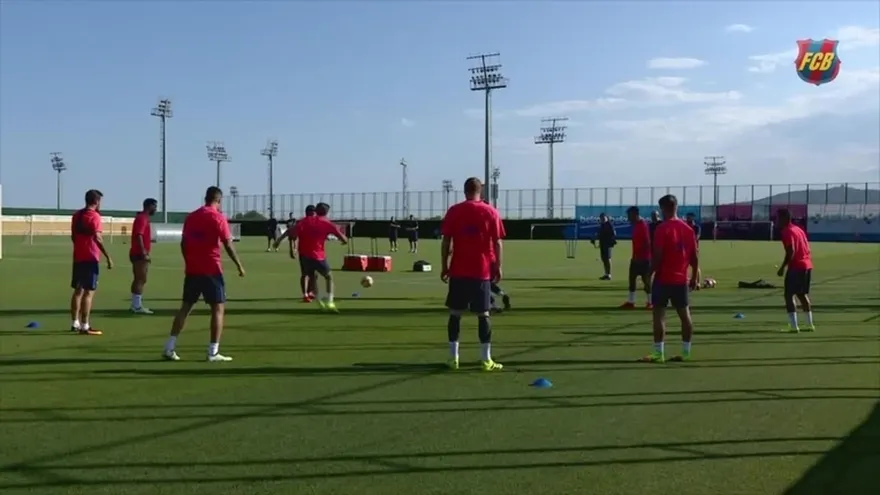 Messi, con nuevo look, regresó a los entrenamientos del Barcelona