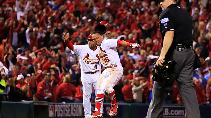 Cardenales empatan la serie con jonrón de Wong