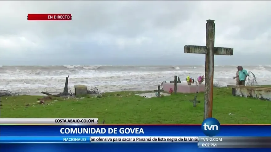 Cementerio afectado por fuertes oleajes en Colón