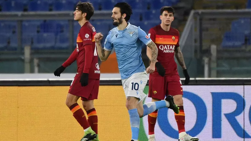 La Lazio le gana a la Roma en la Serie A con doblete de Luis Alberto