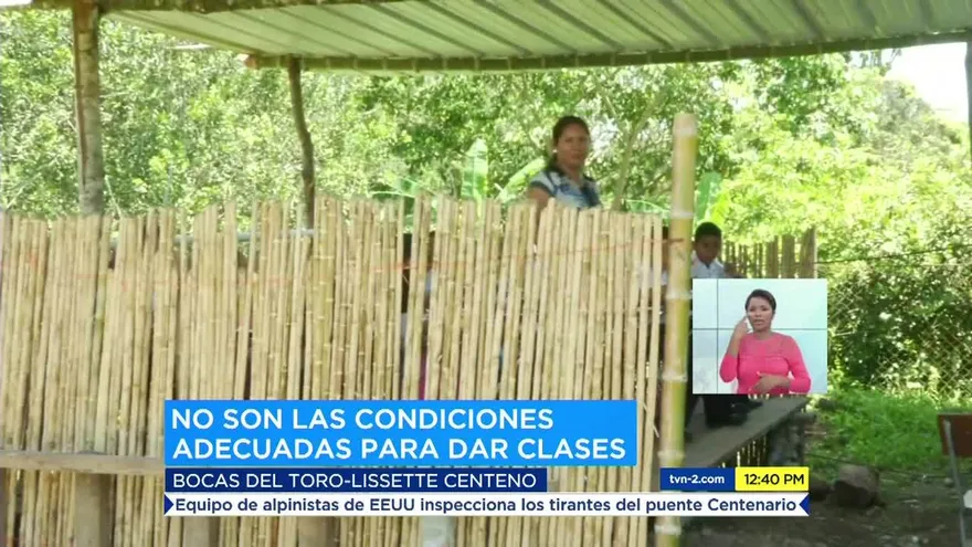 Estudiantes esquivan goteras en aulas rancho de Bocas del Toro