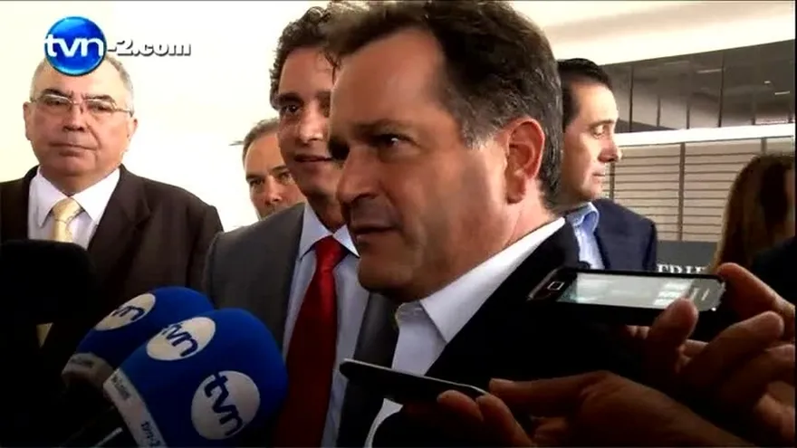 Arias y Navarro conversaron con observadores electorales