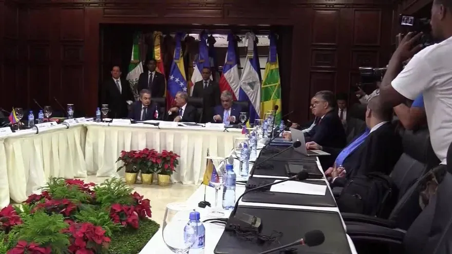 Reanudan segundo día de conversaciones entre Gobierno y oposición venezolana