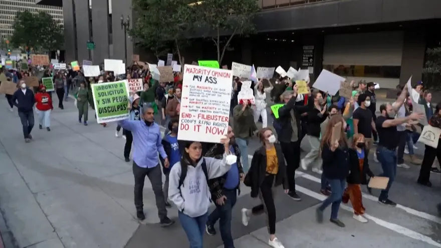 Marchas en Estados Unidos, ante la posibilidad de que se ponga fin al derecho al aborto
