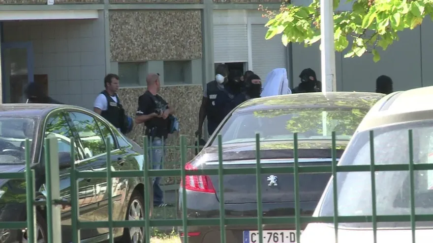 Francia: sospechoso de decapitación reconoce el crimen