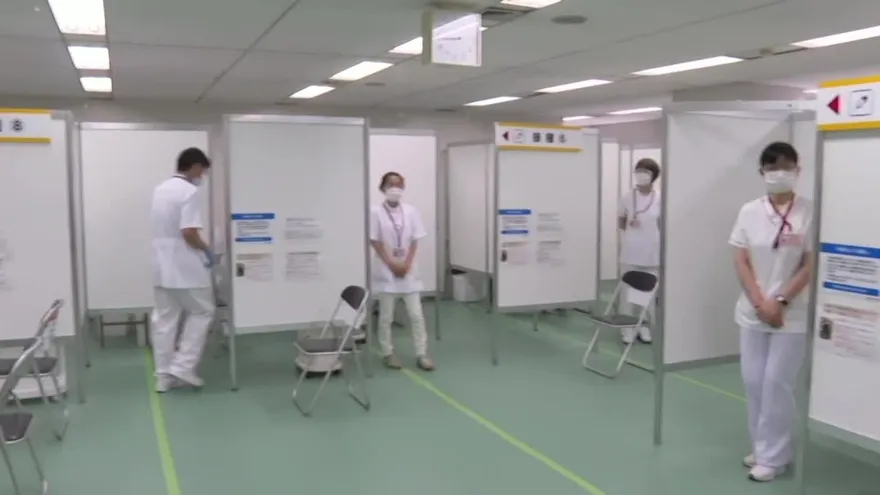 Japón abre dos vacunódromos para acelerar campaña de vacunación