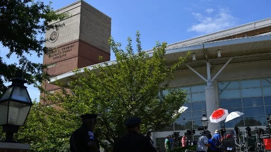 Los medios aguardan fuera de la Corte tras el juicio de Jarrod Ramos