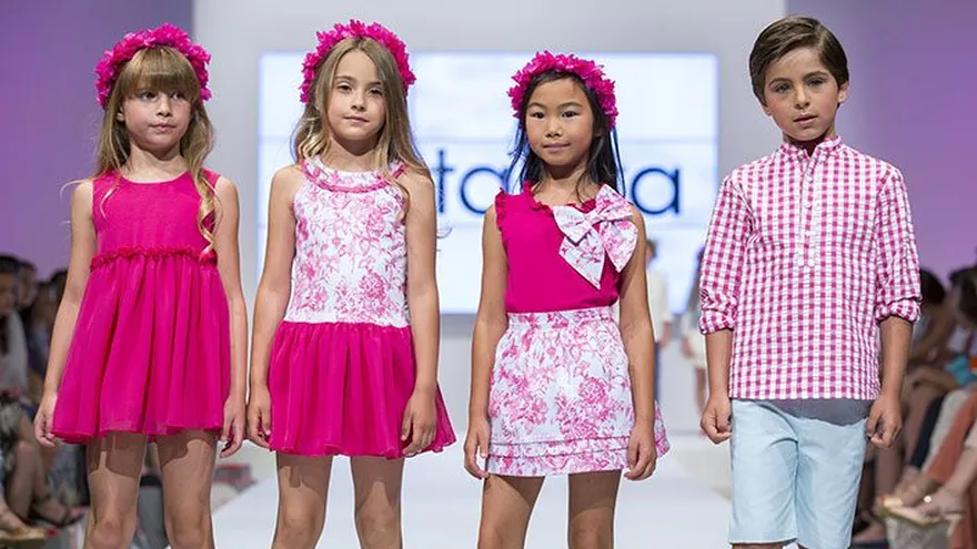 Este verano viste a tus niños con las tendencias  de moda 2017 para ellos.