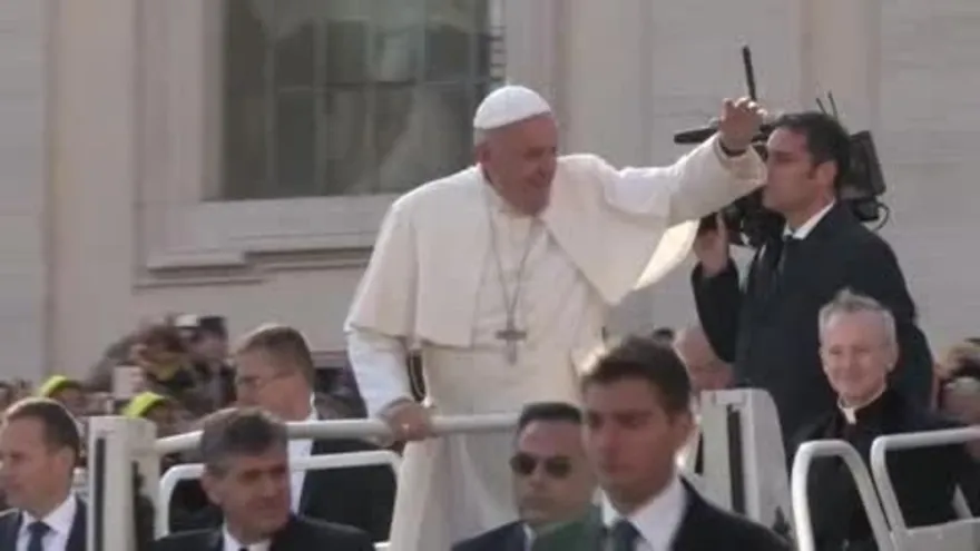 El Papa llama a no excluir a nadie por su raza, cultura o religión