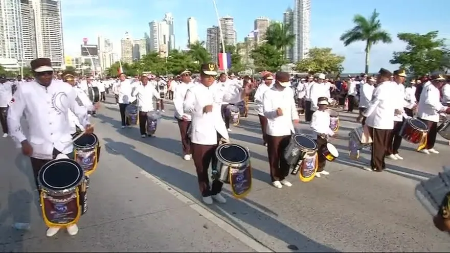 Banda independiente Centenario rinde honor a la paria en la Cinta Costera