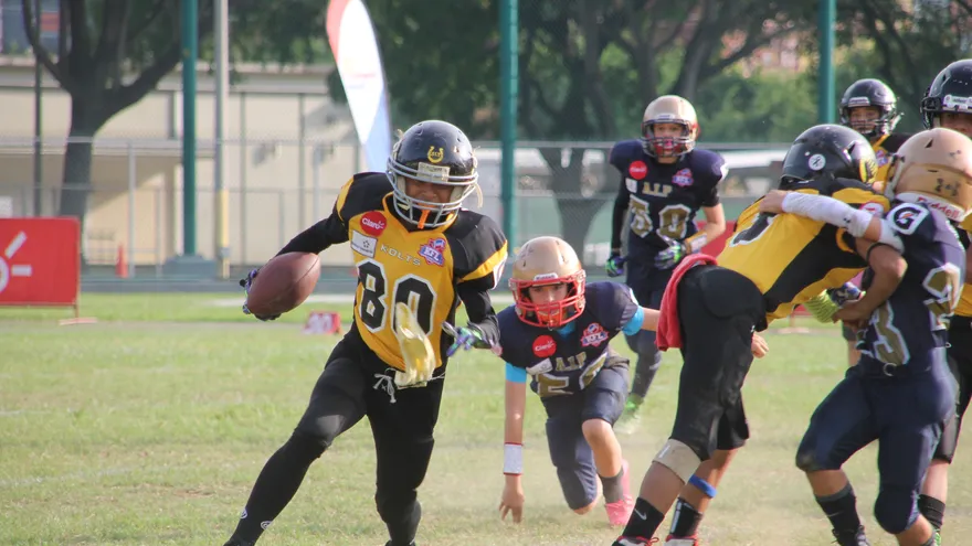 Acción del partido entre Kolts y Owls de la Categoría Mini