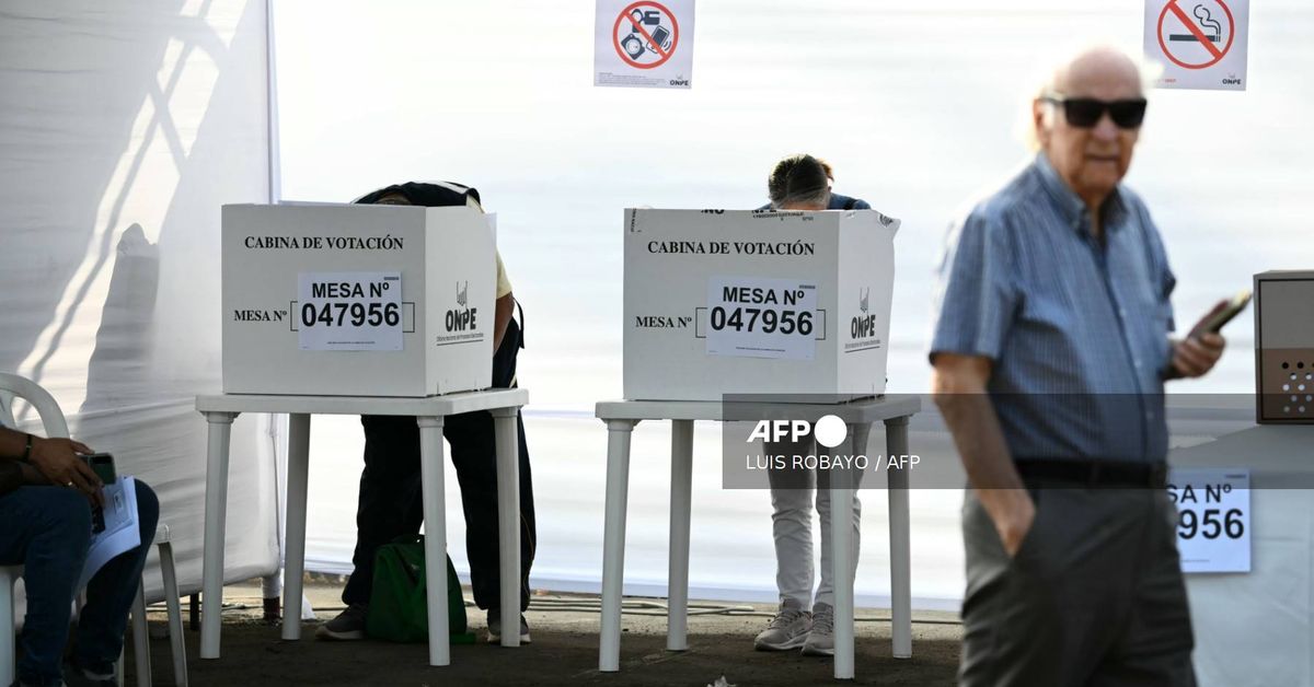 Perú inicia votaciones para escoger un nuevo presidente