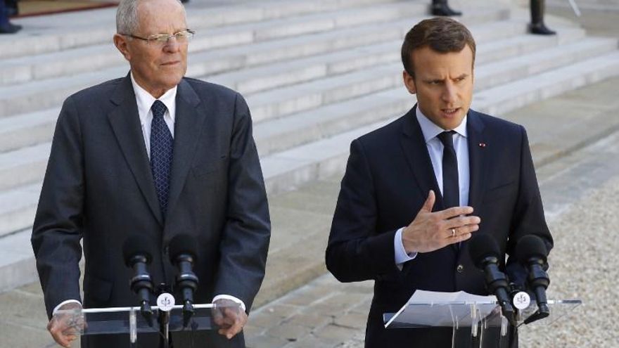Los presidentes Macron de Francia y Kuczynski, de Perú se reúnen en París.
