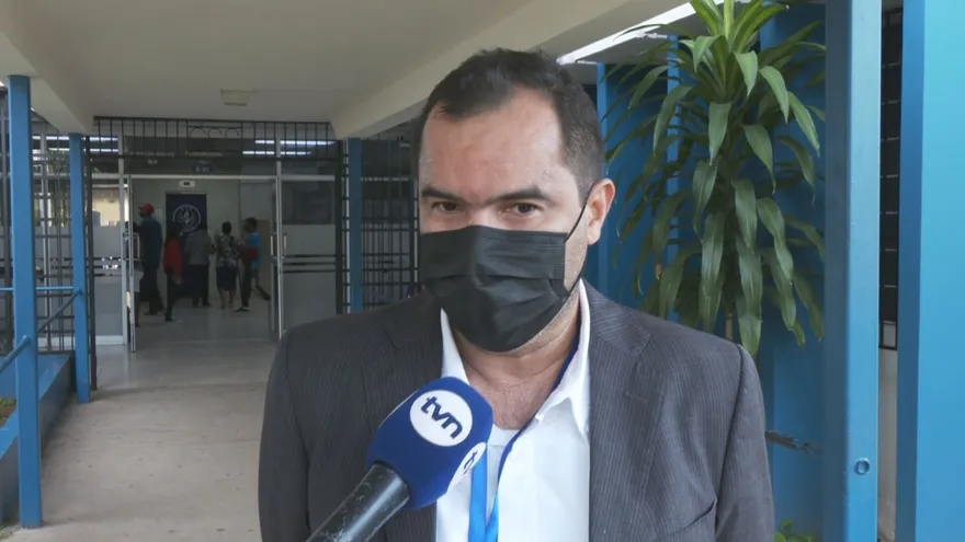 Elys Villareal, subdirector médico.