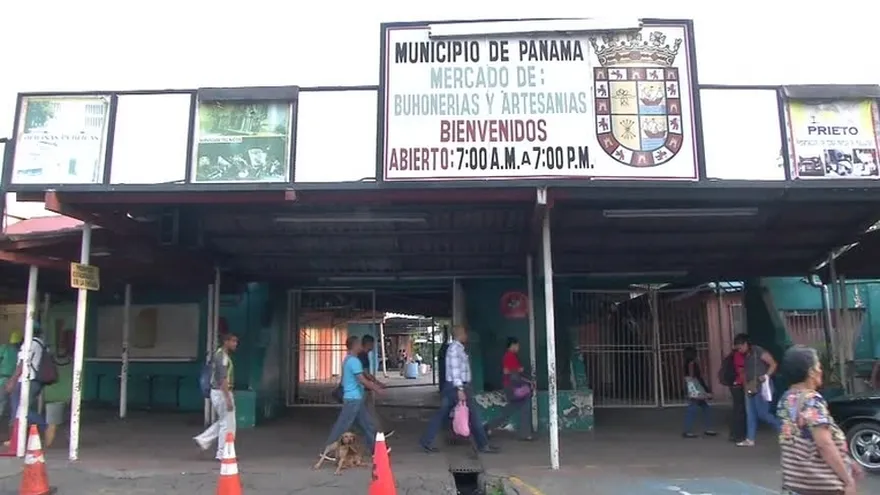 Buhoneros siguen negociaciones para mudanza