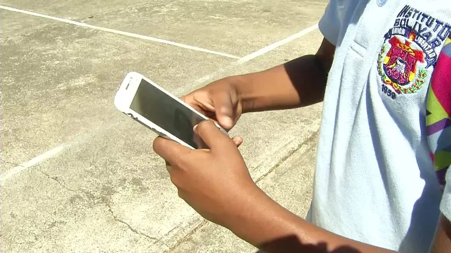 El riesgo de los estudiantes al portar celulares