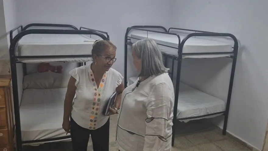 La ministra de Desarrollo Social, Beatriz Carles hizo un recorrido por la Casa Hogar Soná.