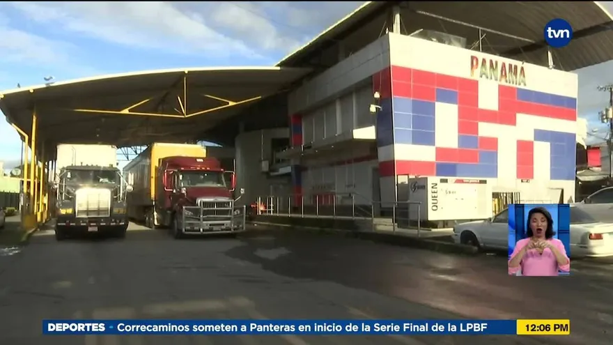 Viajeros afectados en Paso Canoas por paro de funcionarios de Aduanas