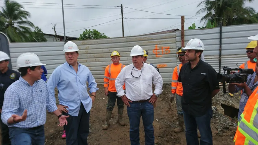 El presidente Juan Carlos Varela encabezó la comitiva que observó los trabajos