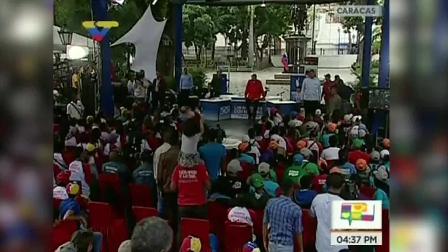 Despacito, ejerce tu voto en vez de las balas canta Maduro