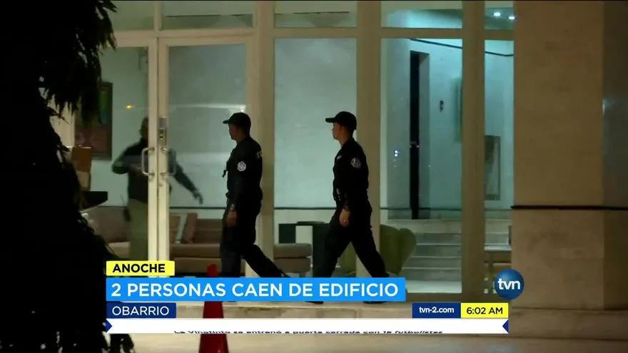 Dos personas caen de un edificio en Obarrio