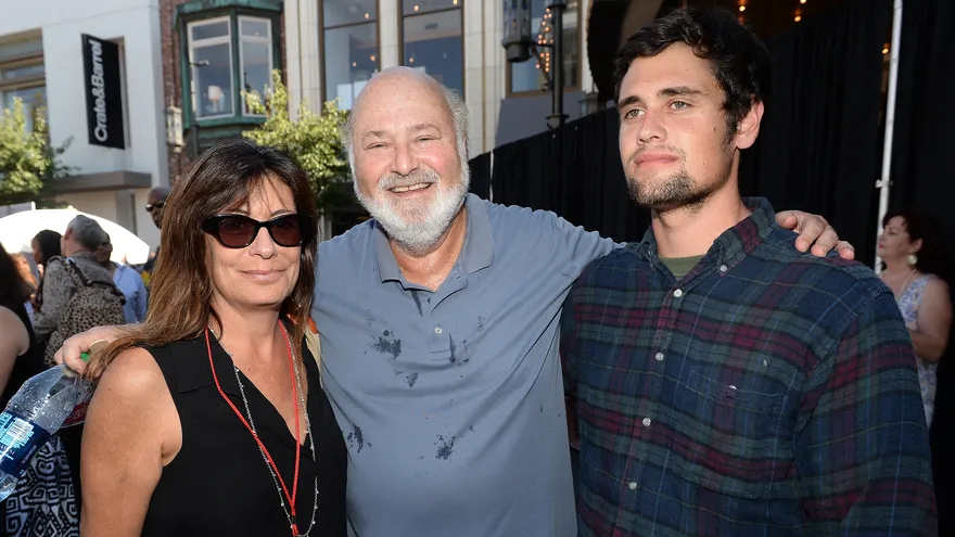 El director Rob Reiner, su esposa Michele Singer y su hijo Nick Reiner