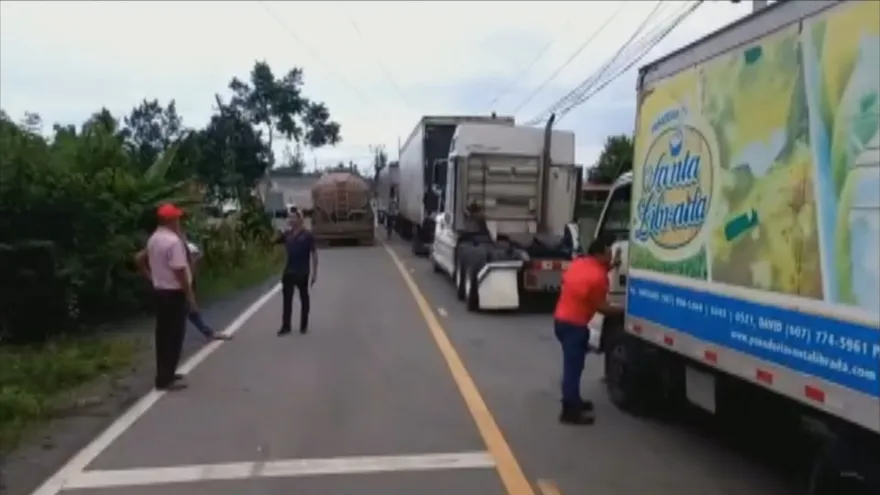 Cierre de calles en Almirante lleva más de 40 horas