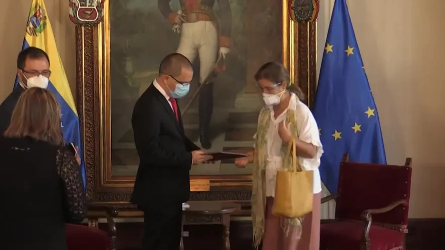 "O rectifican o con ustedes no hay más nunca ningún trato", advierte Maduro a la UE