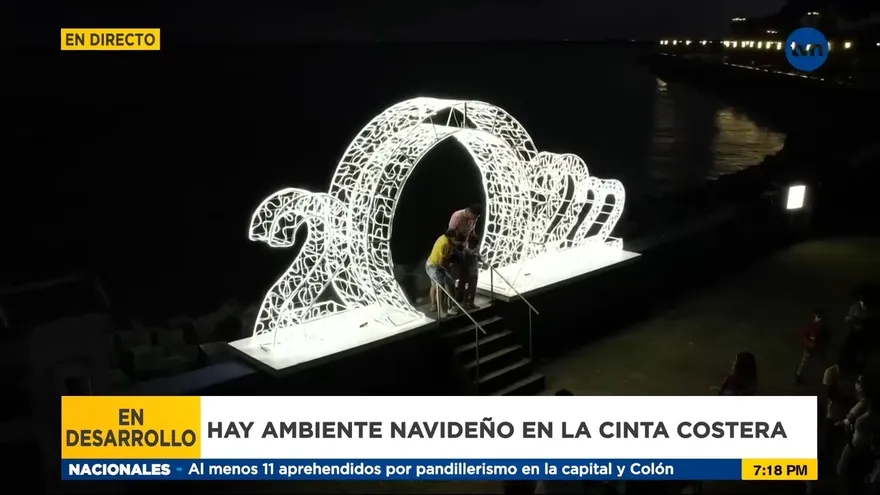 Ambiente navideño en Cinta Costera