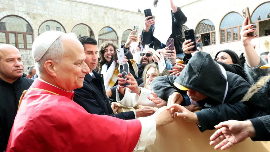 Papa León XIV fue recibido con fervor por miles de jóvenes en Líbano