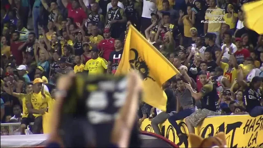 Nilson Espinosa convirtió el gol definitivo en la tanda de los tiros penales