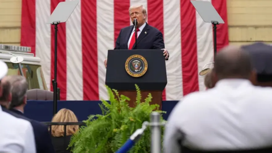 Trump condecora en ceremonia póstuma al ‘mártir’ asesinado Kirk