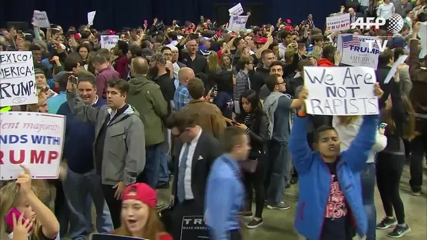 Opositores y partidarios de Trump se enfrentan en Chicago