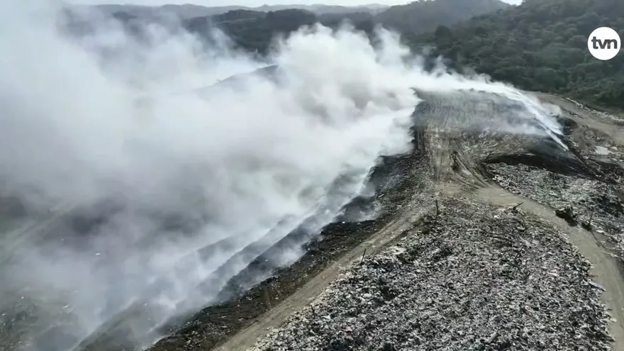Tras tres días, continúan labores de extinción en Cerro Patacón