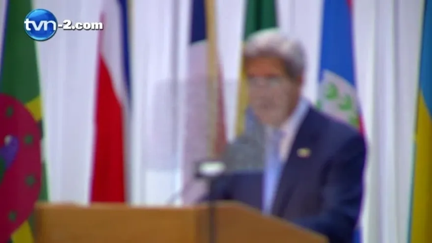 John Kerry aboga por despolitizar la educación