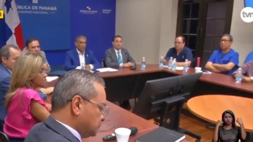 Autroridades de salud se reúnen con gremios médicos